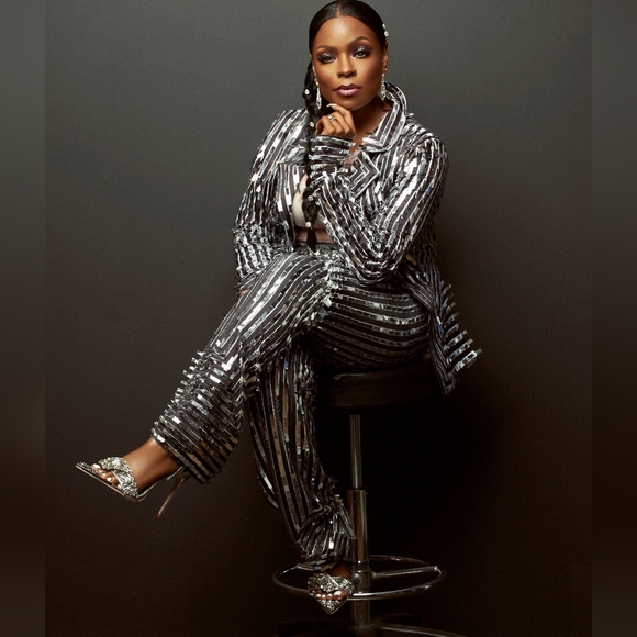 🔥🙌🏾 Two Piece Metallic Fringe Suit!!! - Picture 2 of 4